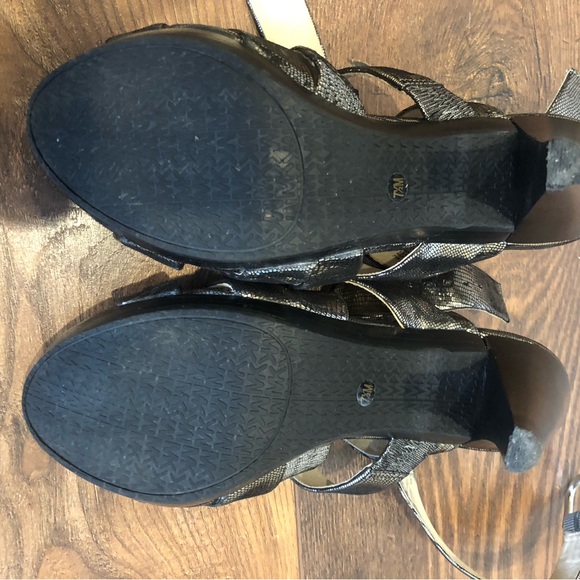 Glitzy silver Michael Kors Jillian sandal size 7.5 EUC - Picture 5 of 6